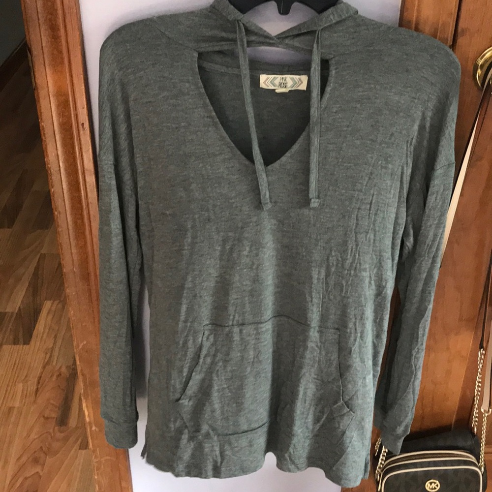 Gray long sleeve t-shirt with cut out in the front